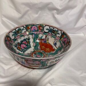 Vintage Rose Medallion Famile Decorative Bowl
